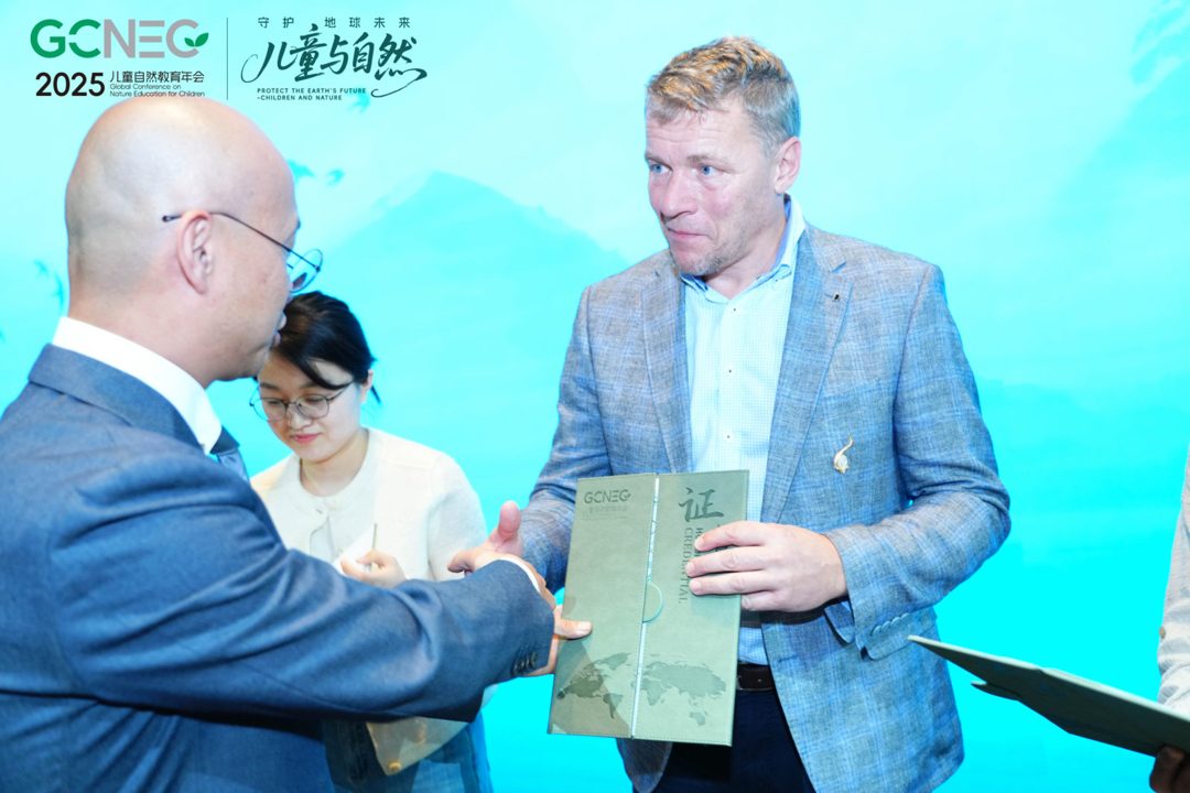 Jørgen Kjørven mottar diplom på GCNEC 2025